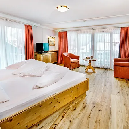 Boutique-Hotel Bauer - Inklusive Winter Mobility Ticket Und Inklusive Sommer Joker Card Und Sommer Mobility Ticket 4*