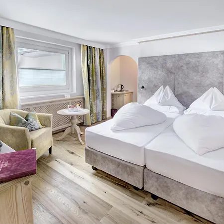 Boutique-Hotel Bauer - Inklusive Winter Mobility Ticket Und Inklusive Sommer Joker Card Und Sommer Mobility Ticket 4*