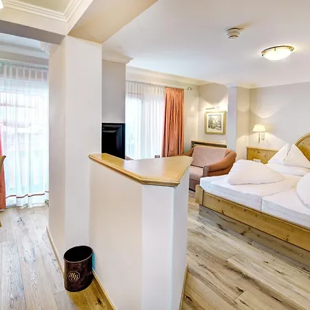 Boutique-Hotel Bauer - Inklusive Winter Mobility Ticket Und Inklusive Sommer Joker Card Und Sommer Mobility Ticket 4*