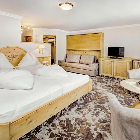 Hotel Boutique-Hotel Bauer - Inklusive Winter Mobility Ticket Und Inklusive Sommer Joker Card Und Sommer Mobility Ticket 4*