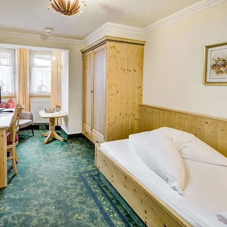 Boutique-Hotel Bauer - Inklusive Winter Mobility Ticket Und Inklusive Sommer Joker Card Und Sommer Mobility Ticket 4*